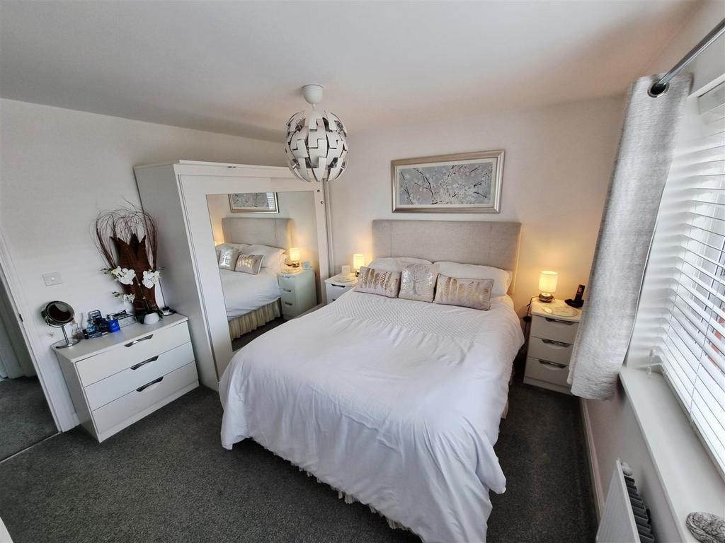 Bed 1.jpg