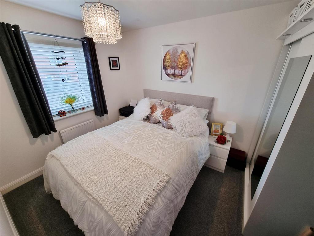 Bed 2.jpg