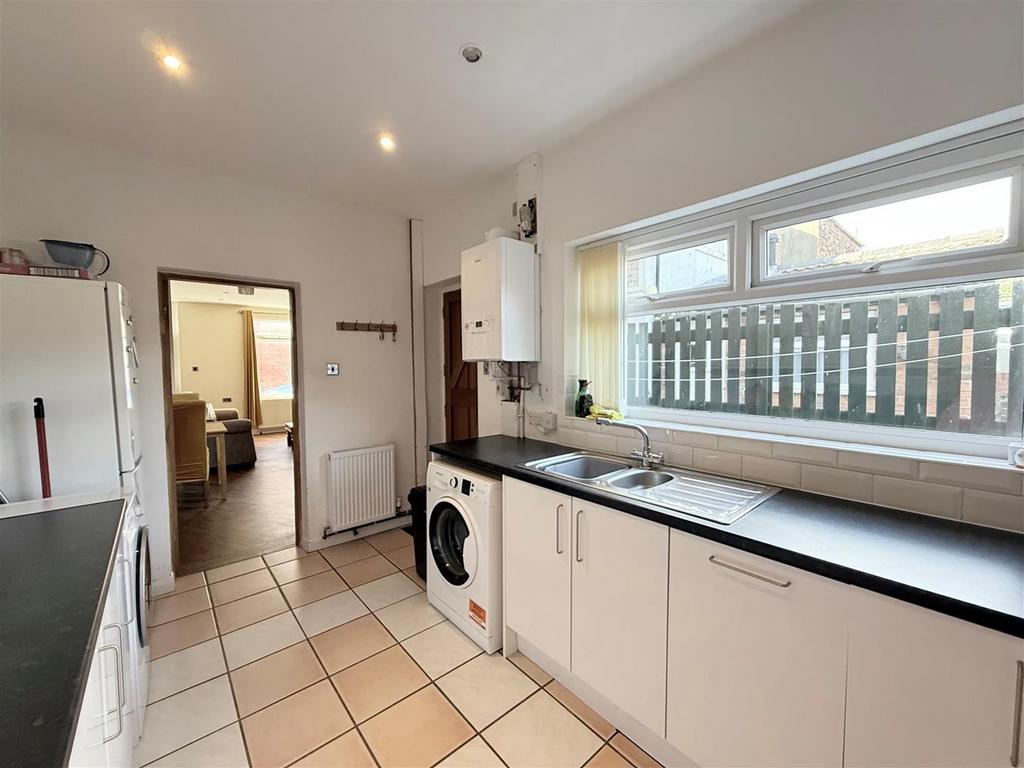 Kitchen 3.jpg
