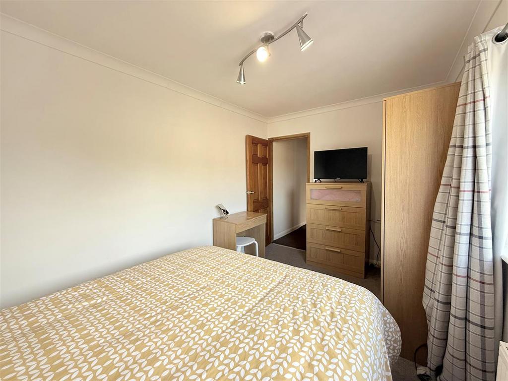 Bed 1 3.jpg