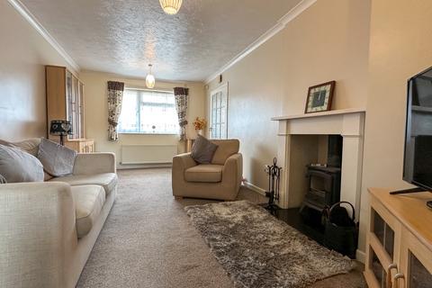 7 Home Close, Great Ellingham, Attleborough, NR17 1HW