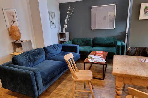 undefined, Newport, Lincoln,