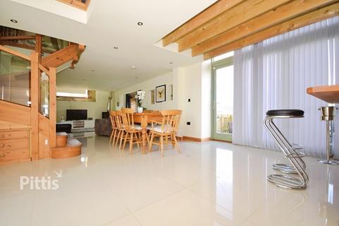 2 bedroom barn conversion to rent, Church Road Havenstreet PO33