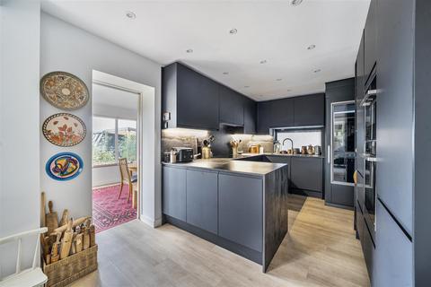 20 Lodge Drive, Truro, TR1 1TX