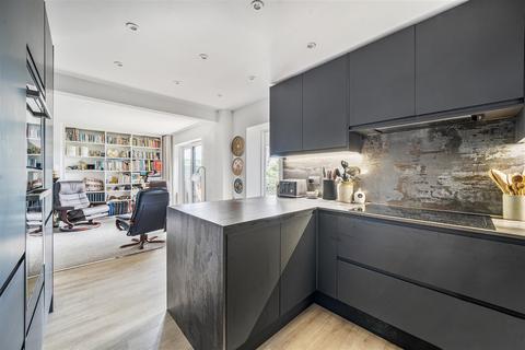 20 Lodge Drive, Truro, TR1 1TX