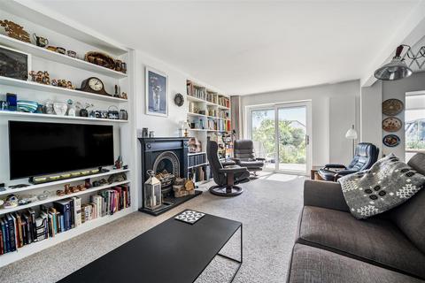 20 Lodge Drive, Truro, TR1 1TX