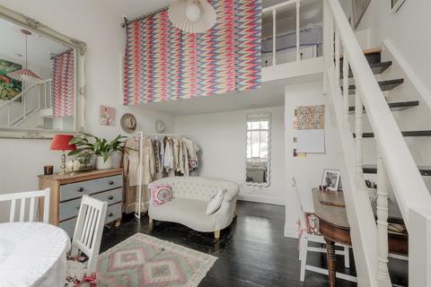 Flat 2, 19 Colville Terrace, London, W11 2BU