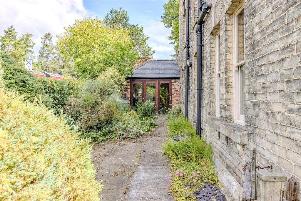 32 Undercliffe External (8 of 10)[1].jpg
