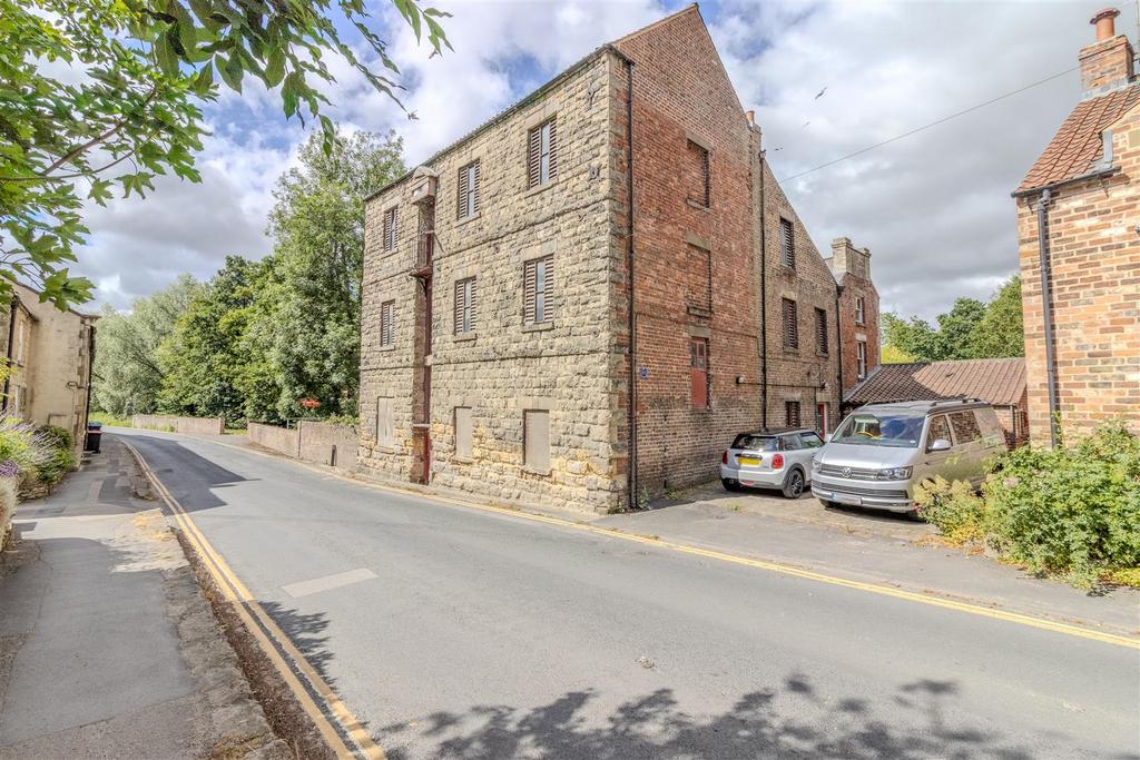 32 Undercliffe External (10 of 10)[1].jpg