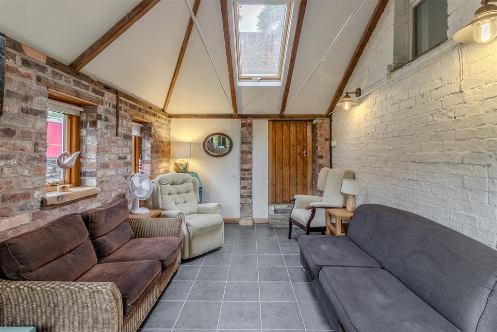 32 Undercliffe (7 of 27)[1].jpg