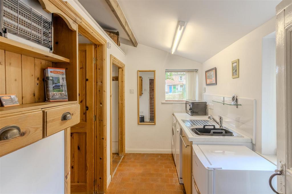 32 Undercliffe (9 of 27)[1].jpg