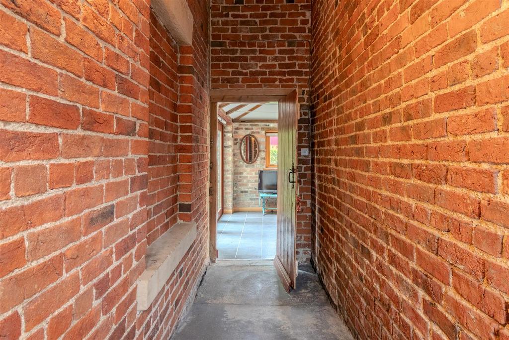 32 Undercliffe (11 of 27)[1].jpg