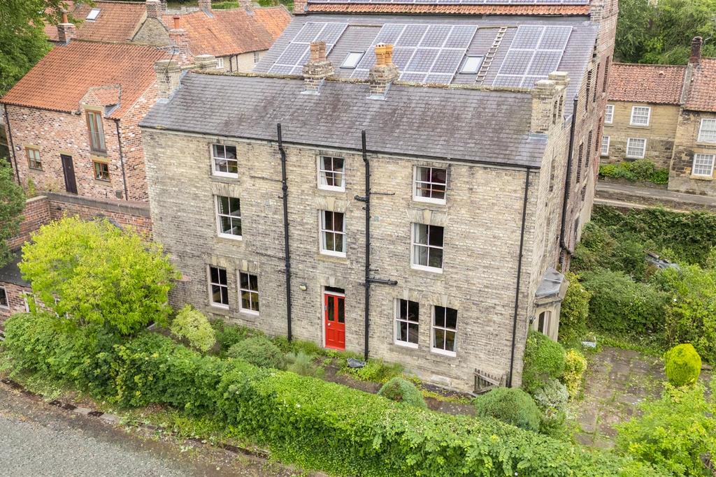 32 Undercliffe External (1 of 10)[1].jpg