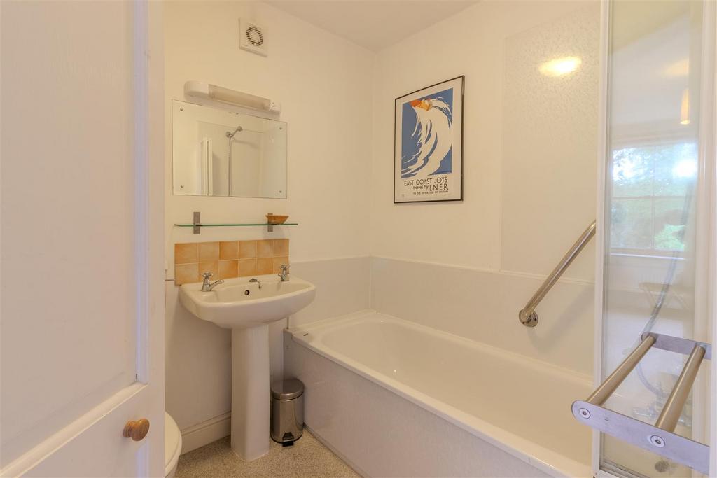 32 Undercliffe (16 of 27)[1].jpg