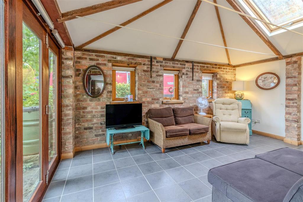 32 Undercliffe (6 of 27)[1].jpg
