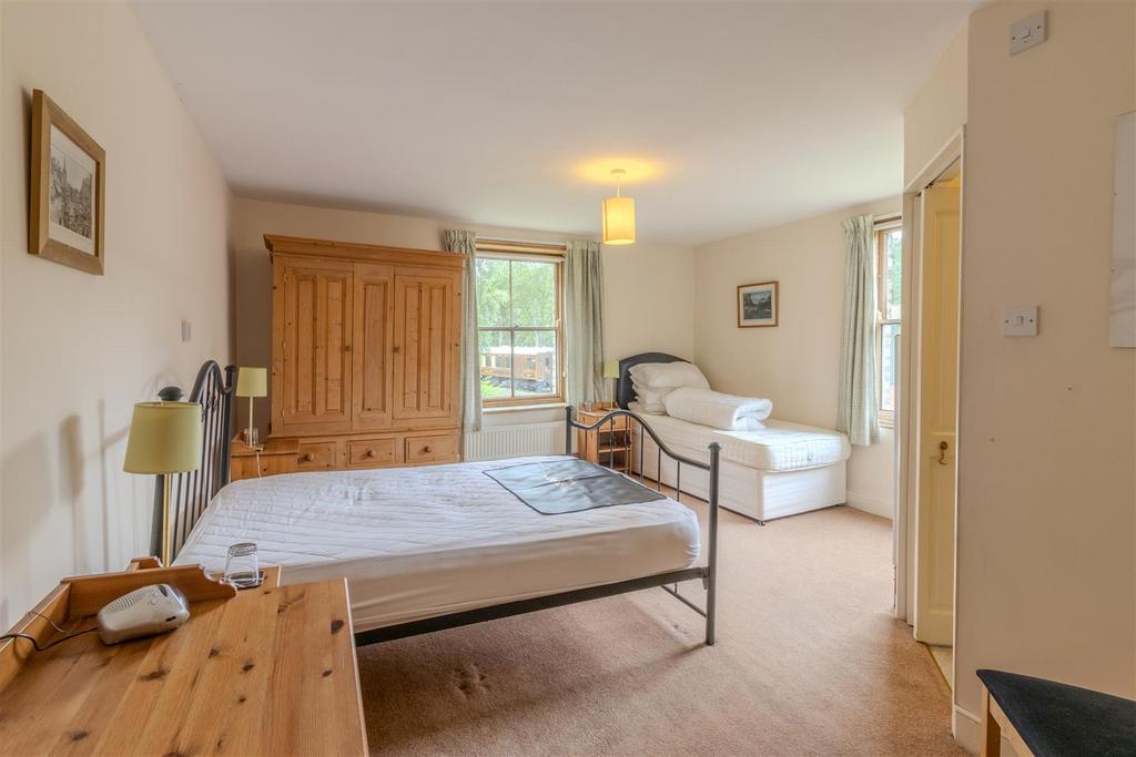 32 Undercliffe (15 of 27)[1].jpg