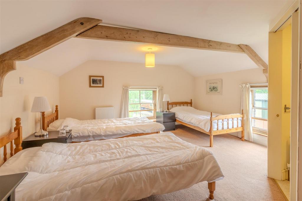 32 Undercliffe (18 of 27)[1].jpg