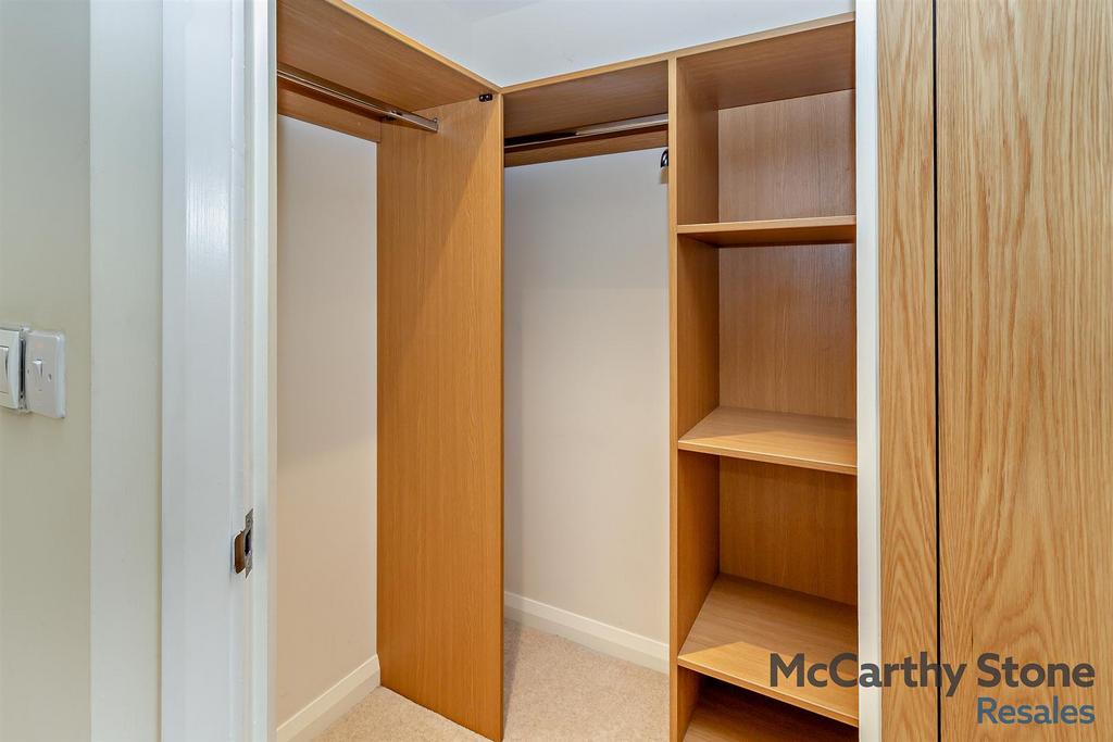 Walk-in wardrobe