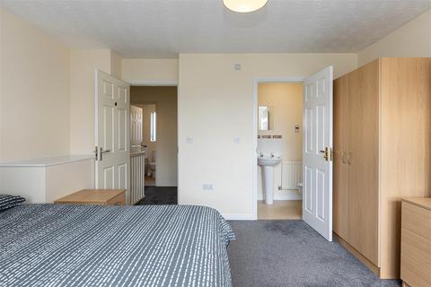 9 Lakeside Close, Stoke-on-trent, ST1 5GB