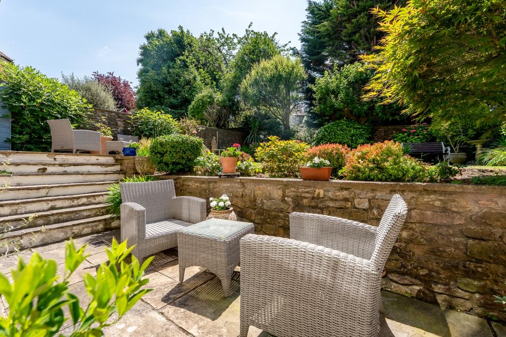 Sunken Dining Terrace