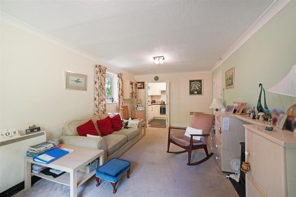 Flat 11, Bishops Court - FHXGYES8 XM1 Dow6 JBs CP.jpg