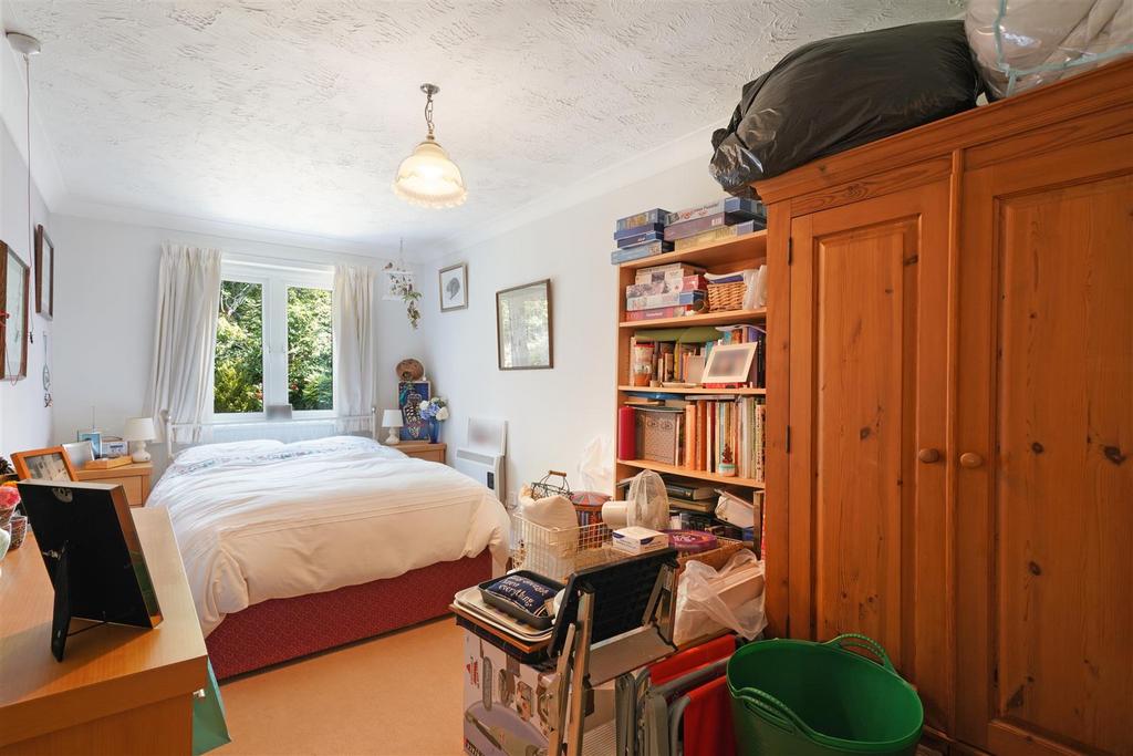 Flat 11, Bishops Court - sp Sye6m Jxz Yp1 NGARSr S.jpg