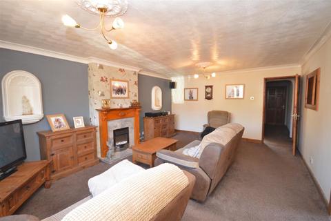 3 bedroom detached bungalow for sale, Hemsby Road, Castleford