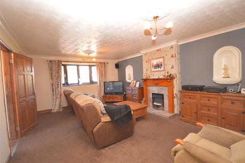 3 bedroom detached bungalow for sale, Hemsby Road, Castleford