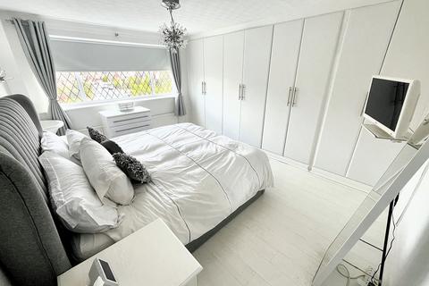 Rhodes Drive, Bury, BL9