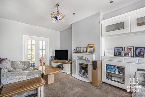 4 bedroom terraced house for sale, Brandville Gardens, Barkingside