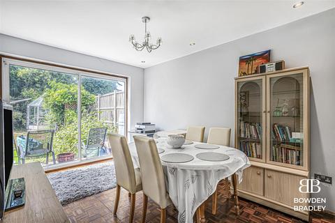 4 bedroom terraced house for sale, Brandville Gardens, Barkingside