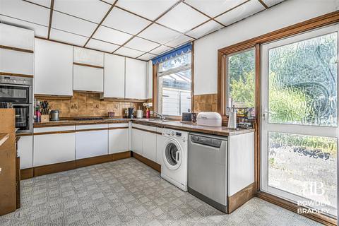 4 bedroom terraced house for sale, Brandville Gardens, Barkingside