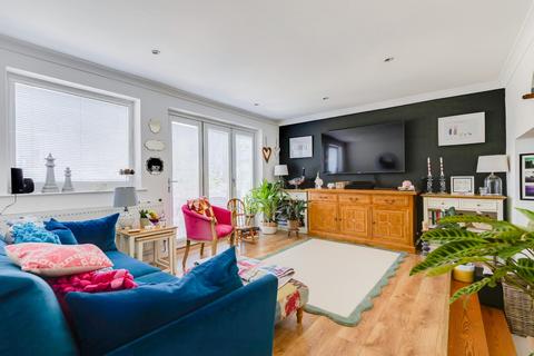 undefined, Powys Close, Dinas Powys, The Vale Of Glamorgan. CF64 4LQ