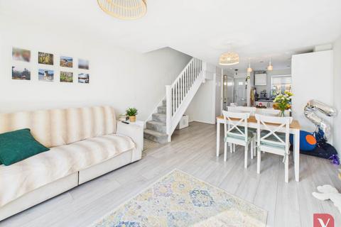 2 bedroom end of terrace house for sale, Hutton Close, Luton LU4