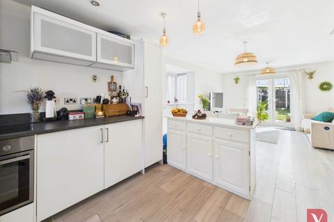 2 bedroom end of terrace house for sale, Hutton Close, Luton LU4