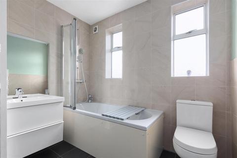 4 bedroom terraced house for sale, Greenway, Raynes Park SW20