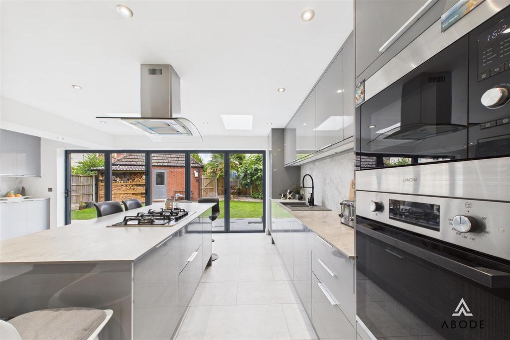 CAM02696 G0-PR0655-STILL020.jpg