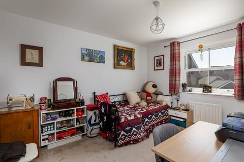 8 Blunden Way, Horley, RH6 8GJ