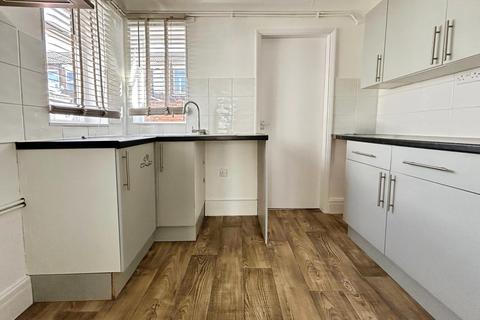 2 bedroom flat to rent, Ivanhoe Villas, Estcourt street, Hull HU9