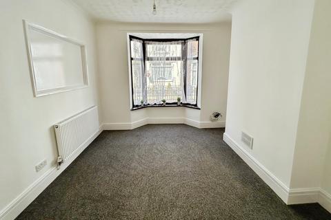 2 bedroom flat to rent, Ivanhoe Villas, Estcourt street, Hull HU9