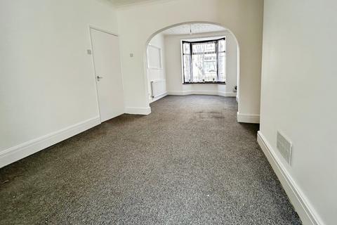 2 bedroom flat to rent, Ivanhoe Villas, Estcourt street, Hull HU9