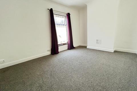 2 bedroom flat to rent, Ivanhoe Villas, Estcourt street, Hull HU9
