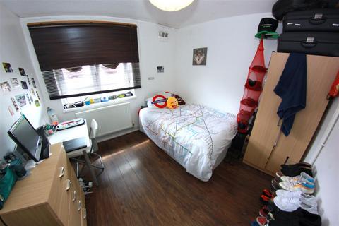 undefined, Headlam Street, London E1