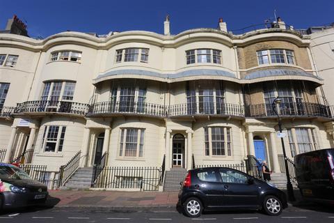 Studio to rent, Regency Square, Brighton