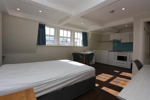 Studio to rent, Regency Square, Brighton