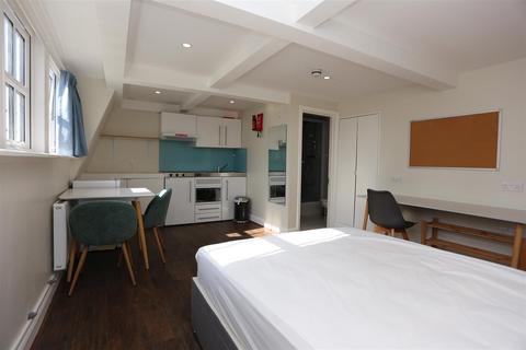 Studio to rent, Regency Square, Brighton