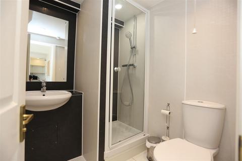 Studio to rent, Regency Square, Brighton