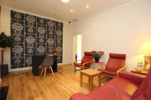 Studio to rent, Regency Square, Brighton
