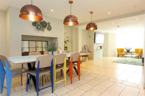 Studio to rent, Regency Square, Brighton