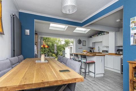 48 Ashfield Road, Greetland, Halifax, HX4 8HY